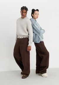 YOURTURN UNISEX - Calças - brown