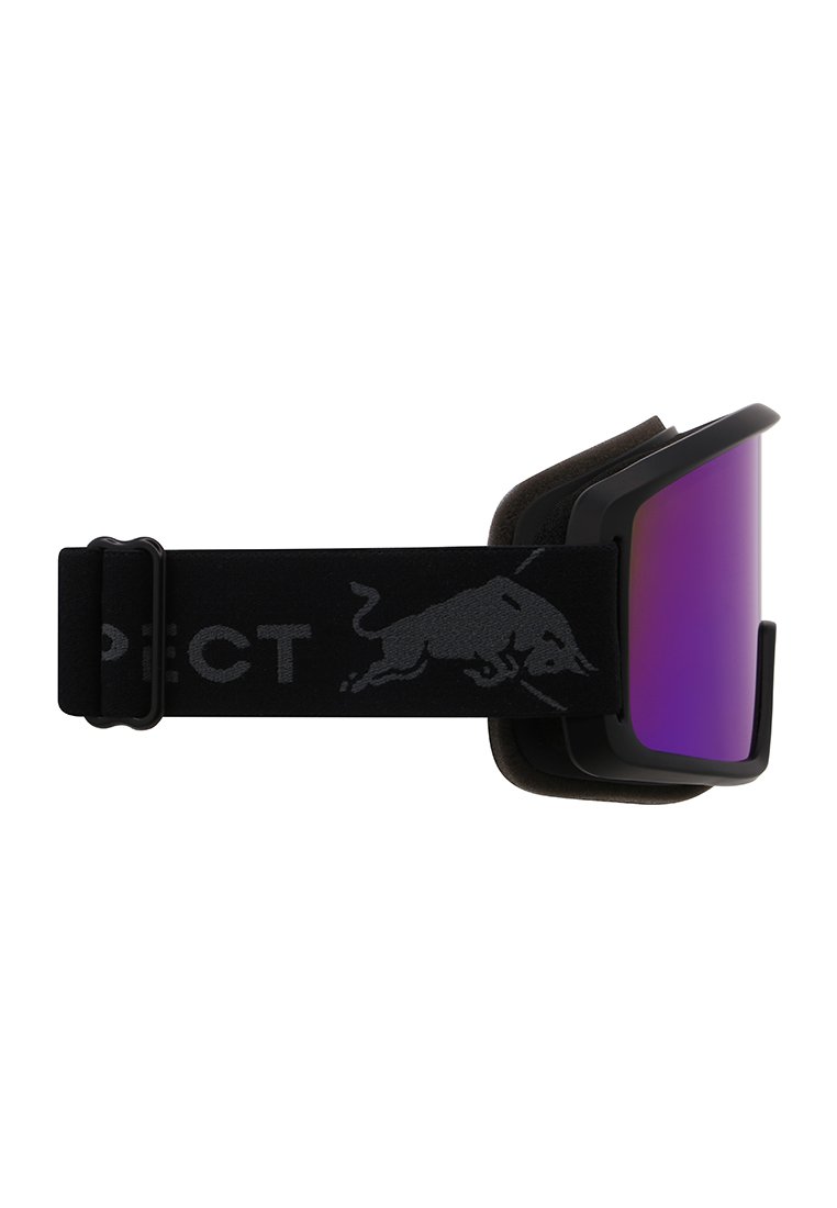Des lunettes de ski noires avec un large verre teinté violet, un rembourrage en mousse souple et une sangle noire ajustable arborant un logo gris.