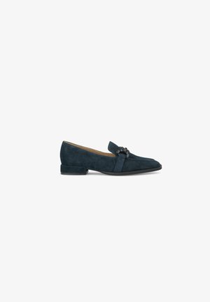 Dunkelblaue Wildleder-Loafer mit kleinem Blockabsatz, ausgestattet mit einem dekorativen Akzent an der Vorderseite. Das Design ist rund und elegant.