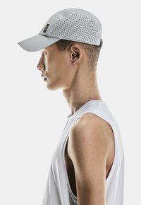 On LIGHTWEIGHT  - Pet - glacier