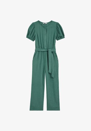 Zaļš īsroku kombinezons ar priekšējām pogām, jostu viduklī, smalkām vertikālām svītrām un platajiem biksēm.