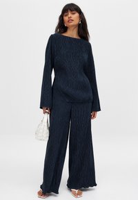 NA-KD SIDE SLIT - Bluse - navy