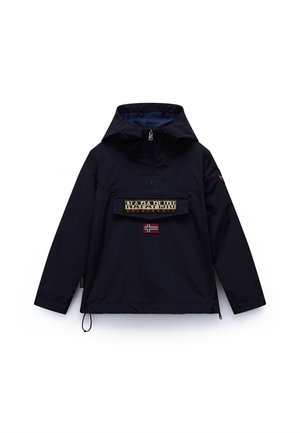 Marineblå Napapijri hættejakke med lynlås foran, stor brystlomme med klap, logopatch og norsk flagemærke på brystet.
