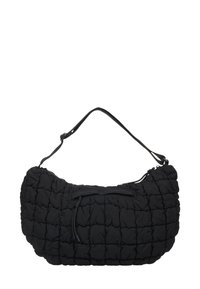 Zwarte gesteepte schoudertas met een zachte, luchtige textuur, voorzien van een verstelbare schouderband en een minimalistisch ontwerp. Sluitingsdetail aan de bovenkant.