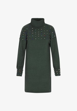 Vestido de punto verde oscuro con cuello alto, que presenta gemas decorativas multicolores en el pecho y las mangas, mangas largas y puños acanalados.