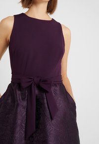 Lauren Ralph Lauren Juhlamekko - purple