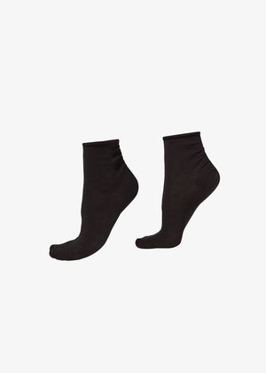 Paire de chaussettes basses noires unies présentées côte à côte sur un fond blanc, montrant les vues de face et de côté.