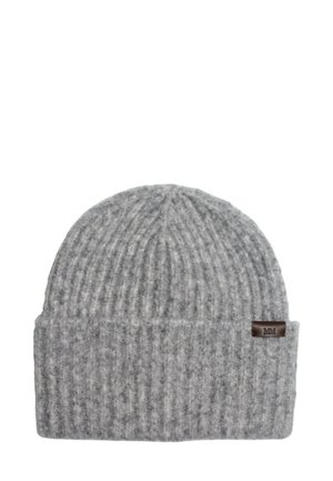 Cappello di lana grigio a maglia con texture a coste e risvolto, dotato di un piccolo etichetta in pelle marrone con le lettere "MM" in rilievo.