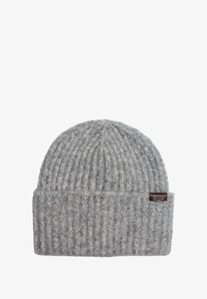 Cappello di lana grigio a maglia con texture a coste e risvolto, dotato di un piccolo etichetta in pelle marrone con le lettere "MM" in rilievo.