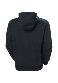 Sudadera con capucha oscura de tejido suave, con un diseño minimalista que incluye puños y dobladillo acanalados, textura lisa y sin logotipos visibles.