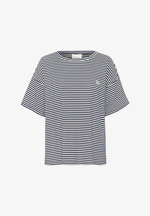 Ribakrayaga T-särk, millel on tumehallid ja valged horisontaalsed triibud, lühikesed laiad varrukad ja ümar kaelus. Rinnal on väike logo.