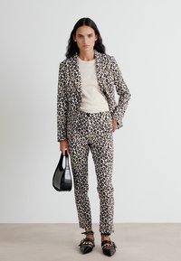 Marc Cain Kelnės - off-white