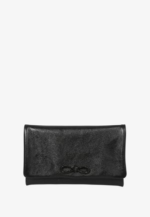 Schwarze Leder-Clutch mit einer strukturierten Oberfläche und einer dekorativen Schleife auf der Vorderseite. Verfügt über eine rechteckige Form und ein Umschlag-Design.