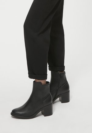 RYŁKO - Ankle boot