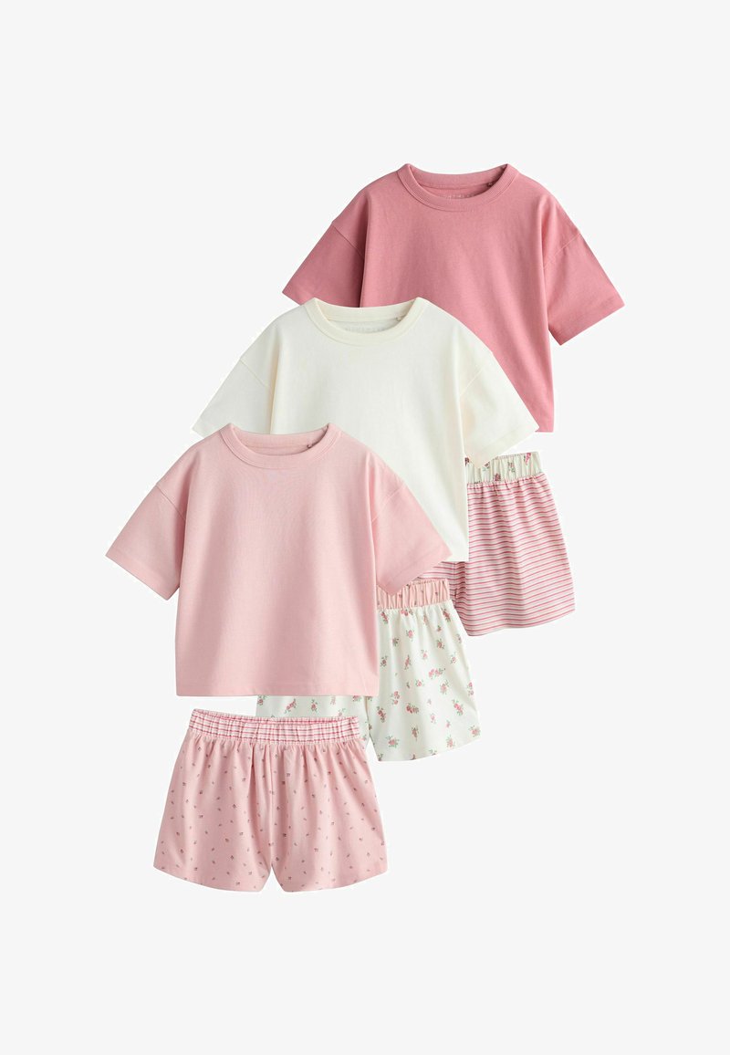 Három garnitúra rövid ujjú ing és hozzáillő, elasztikus derékpántos rövidnadrág rózsaszín, fehér és mintás pasztell színekben.