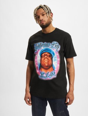Sort bomulds t-shirt med et grafisk print af en figur med blå bandana og teksten "The Notorious Big R.I.P." i farverig skrifttype.
