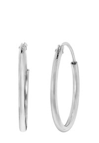 Silberne Creolen mit einer glatten, polierten Oberfläche. Kreisförmiges Design mit einem sicheren Verschluss. Ungefährer Durchmesser nicht angegeben.