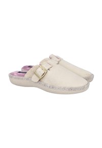 Zapatillas de ante beige tipo slip-on con correa ajustable y un suave forro interior rosa, diseñadas para la comodidad en interiores.