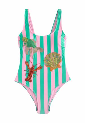 Einteiliger Badeanzug mit grünen und pinken vertikalen Streifen. Verfügt über bestickte Applikationen eines Fisches, einer Jakobsmuschel und eines Lobsters. Glatte Textur.