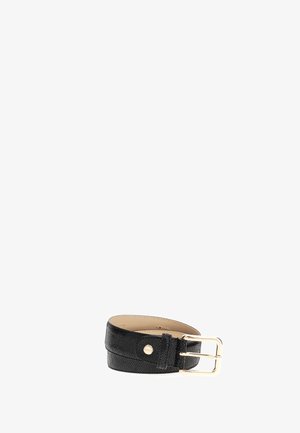 Ceinture en cuir noir texturé avec une boucle en métal doré et un détail à pression, conçue avec un intérieur lisse.