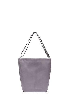 Leder-Tragetasche in sanftem Lavendel, mit einem minimalistischen Design, schwarzem Schultergurt und flachem Boden für Stabilität.