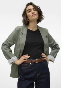 Vero Moda VMLILJA - Bleiser - laurel wreath