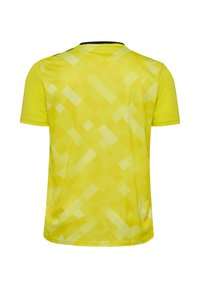 Gul atletisk tröja med ett geometriskt mönster, korta ärmar och rund halsringning, med en mjuk textur och lätt vikt.