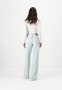 Tommy Jeans CLAIRE  - Jeans Relaxed Fit - denim ultra light