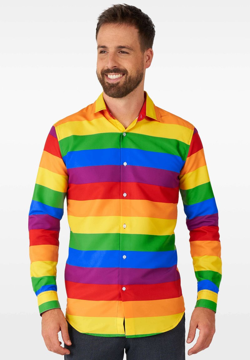 Kleur shirt met knopen in horizontale strepen in rood, oranje, geel, groen, blauw en paars. Soepele stof met een gestructureerde kraag.