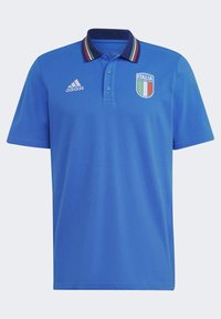 Polo Adidas bleu avec l'écusson de l'équipe nationale d'Italie et un col comportant des bandes vertes, blanches et rouges.