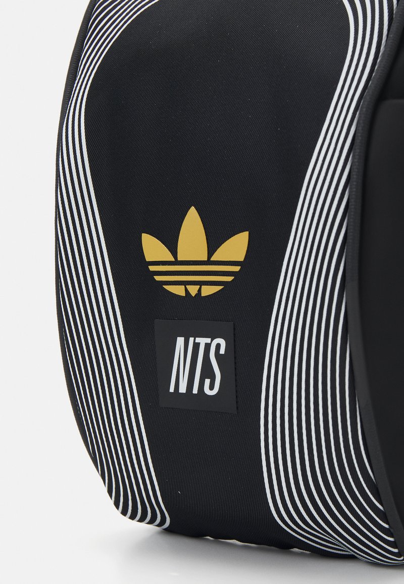 adidas Originals ADIDAS NTS RADIO SMALL ITEM - Bum bag - black - Zalando.co. uk