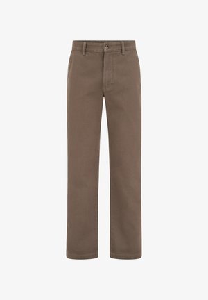 Brūnas bikses no kokvilnas ar taisnu staru griezumu, priekšējām kabatām, pogas aizdari un tīru apdari bez redzamām rakstām.