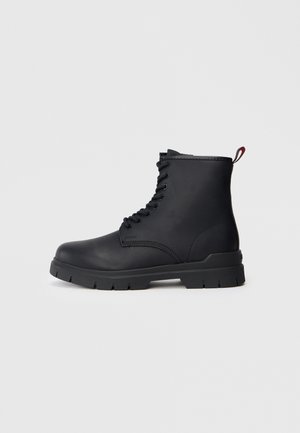 RYAN  - Snörstövletter - black
