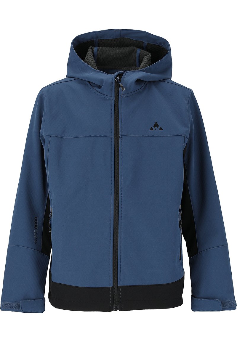 Blå mjukshelljacka med huva, svarta detaljer, framdragkedja, texturerad innerfoder, elastiska ärmslut och logotyp på bröstet.