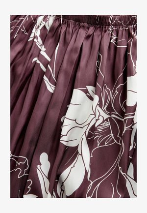 Bordová plisovaná sukně vyrobená z hladké tkaniny s bílým květinovým vzorem. Elastický pás s nabíranou strukturou zvýrazňuje plynulost a design.