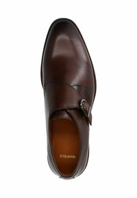Brown leather shoe with a smooth finish, featuring a single buckle strap and rounded toe. Inside is a brown lining with "Manteiled" branding.
