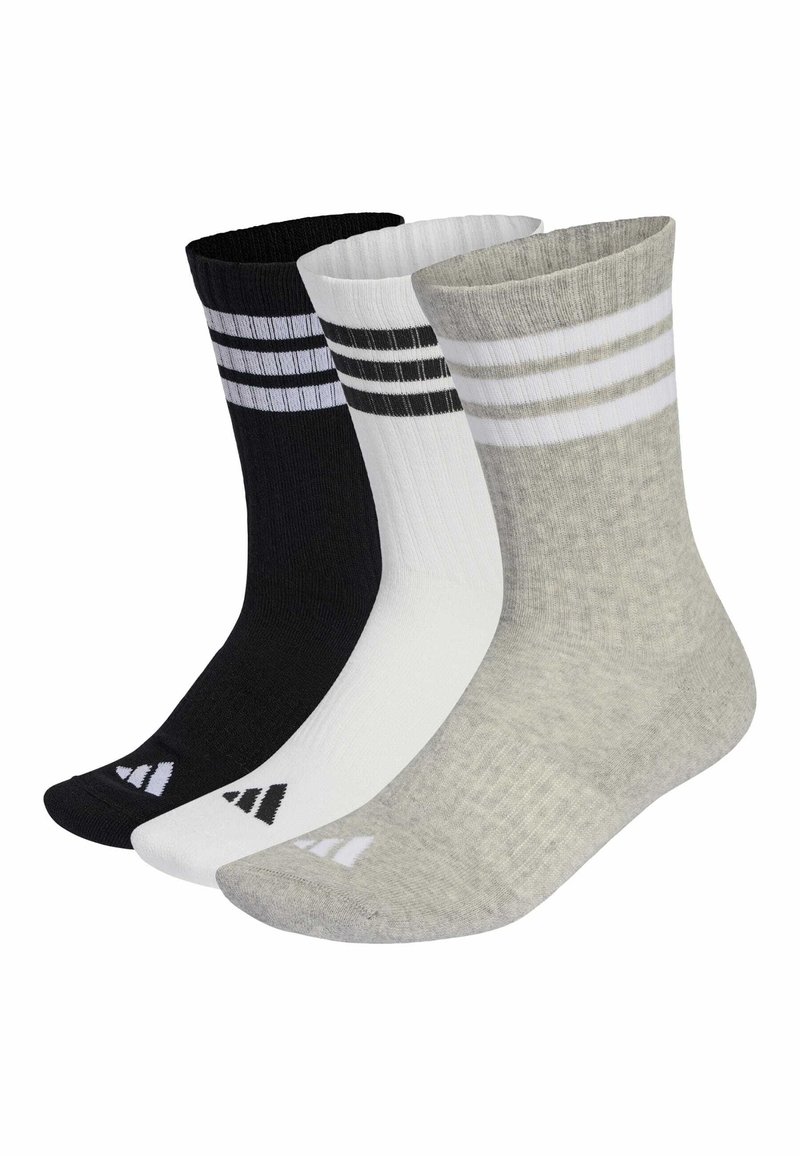 Tres pares de calcetines deportivos en negro, blanco y gris, con textura acanalada y tres rayas blancas alrededor del puño.