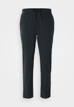 Czarne, lekkie, luźno dopasowane spodnie z elastycznym paskiem w talii i sznurkiem do regulacji. Posiadają proste nogawki i gładką, matową teksturę.