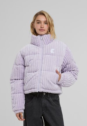 Puffy lavender jacket with vertical ribbed texture, high collar, zip closure, and logo detail on the chest. Features elasticized cuffs.
