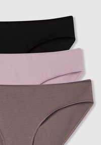 Tre coppie di slip da donna in nero, rosa chiaro e taupe, realizzati in materiale liscio con un design senza cuciture e cinture elastiche.