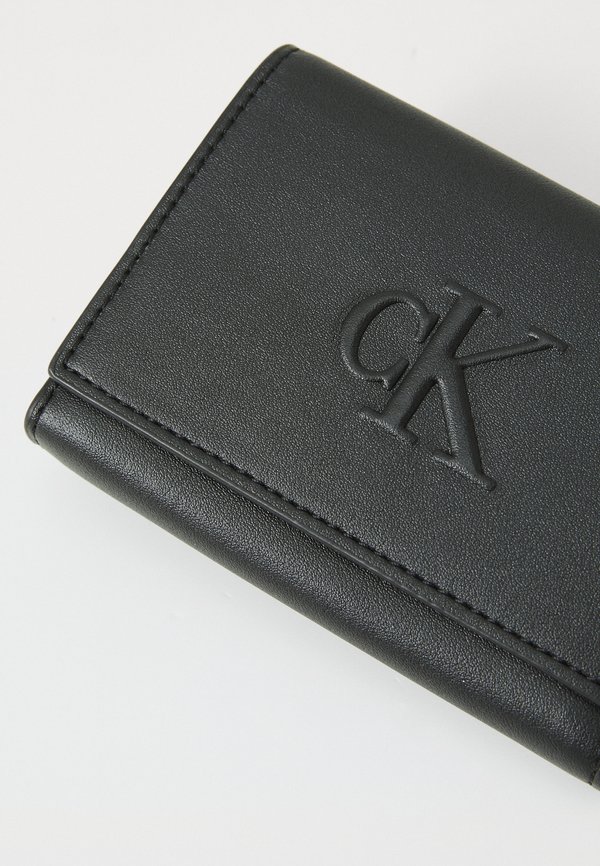 SCULPTED MEDIUM TRIFOLD - Wallet4