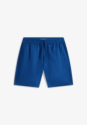 Blaue Freizeithose mit elastischem Bund und Kordelzug, mit Seitentaschen und kleinem dreifarbigen Flaggen-Detail nahe der Taille.