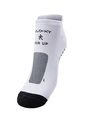 Calzino alla caviglia bianco con punta nera, ventilazione in mesh e testo "FLY KY RUN UP" con una figura di corsa sul polsino.