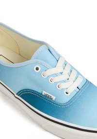 Vans AUTHENTIC - Baskets basses - blue coral gradient