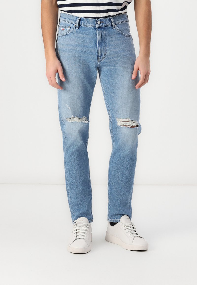 Tommy Jeans - DAD - Vaqueros boyfriend - light blue denim, Ampliar