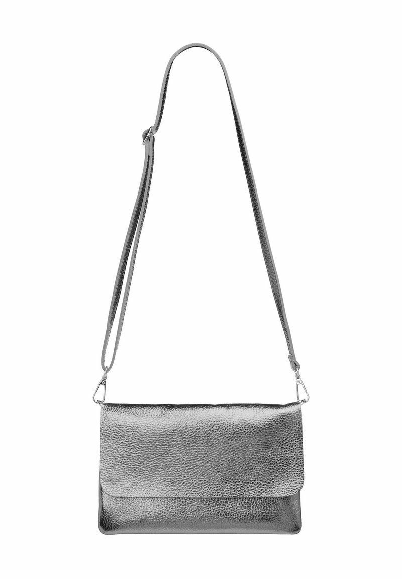 Graue Leder-Umhängetasche mit strukturierter Oberfläche, flacher Form, magnetischem Klappenverschluss und verstellbarem Tragegurt.