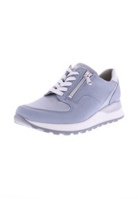 Hellblau Sneaker mit einem strukturierten Mesh-Obermaterial, weißen Schnürsenkeln und einem seitlichen Reißverschlussdetail. Gepolsterte weiße Sohle für zusätzlichen Komfort.