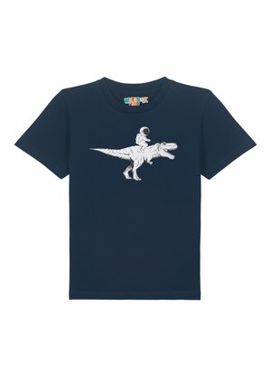 Navyfarbener Baumwoll-T-Shirt mit einer Grafik eines Astronauten, der auf einem Dinosaurier reitet, in weißer Umrandung. Kurze Ärmel und Design mit Rundhalsausschnitt.