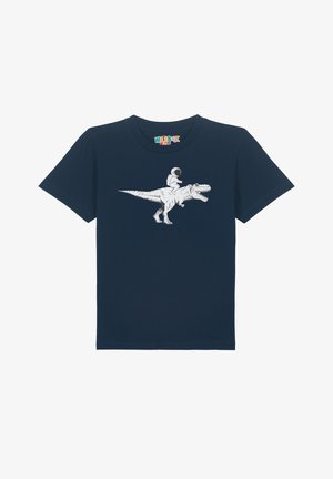 T-shirt en coton bleu marine avec un graphique représentant un astronaute chevauchant un dinosaure, le tout en contour blanc. Manches courtes et col rond.