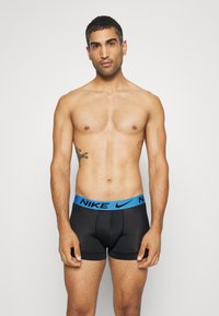 Nike Underwear ESSENTIAL TRUNK 3 PACK - Boxer alsónadrág - swooshfetti/anthracite/black